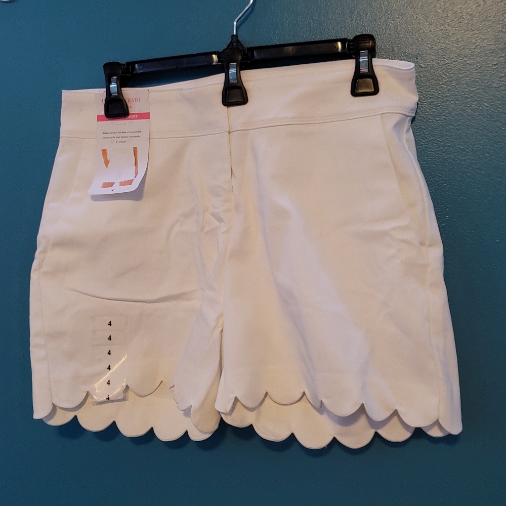 White shorts with a round design at ends size 4